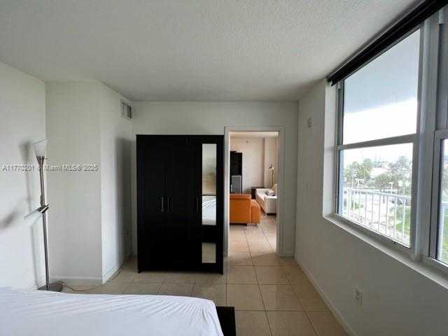 Small Image of 1555 NORTH TREASURE DR #404, North Bay Village Number 21