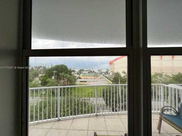 Small Image of 1555 NORTH TREASURE DR #404, North Bay Village Number 24