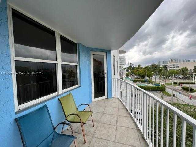 Small Image of 1555 NORTH TREASURE DR #404, North Bay Village Number 25