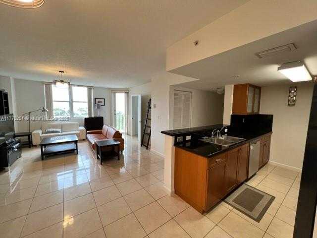 Small Image of 1555 NORTH TREASURE DR #404, North Bay Village Number 6