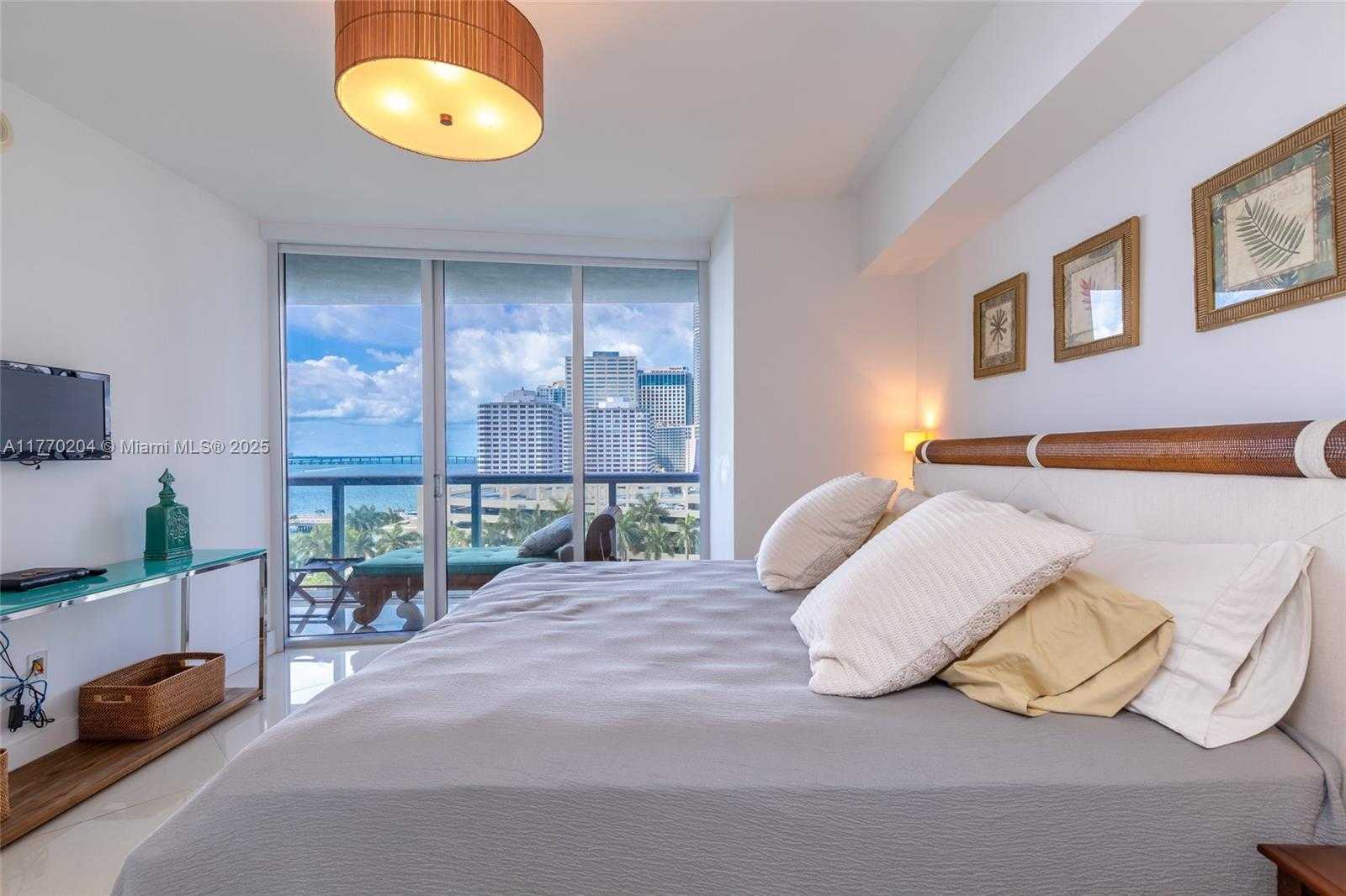 Small Image of 495 BRICKELL AVE #1005, Miami Number 13