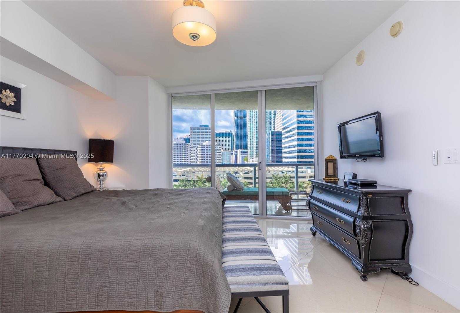 Small Image of 495 BRICKELL AVE #1005, Miami Number 16