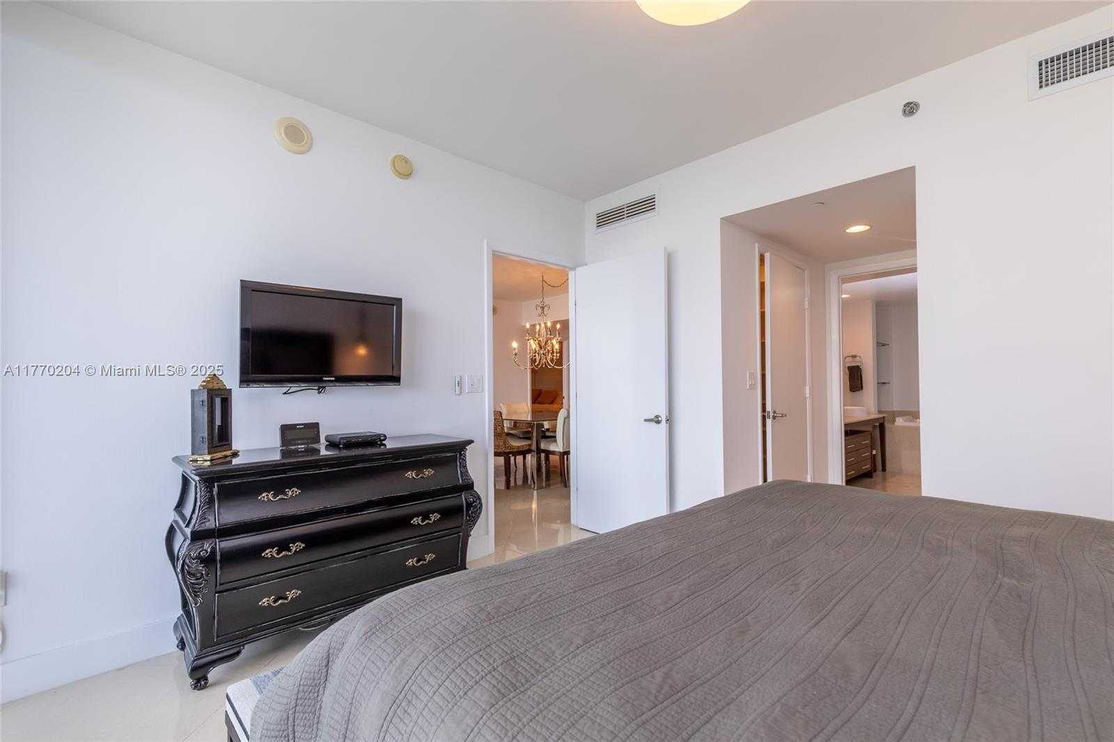 Small Image of 495 BRICKELL AVE #1005, Miami Number 17
