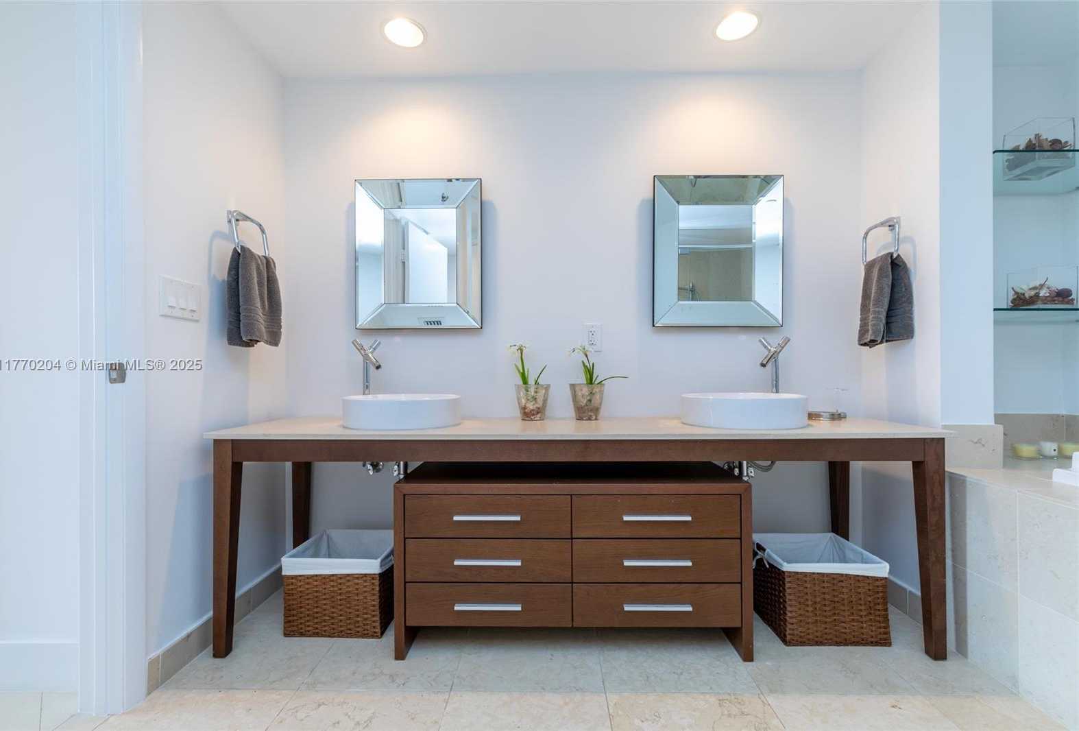 Small Image of 495 BRICKELL AVE #1005, Miami Number 19