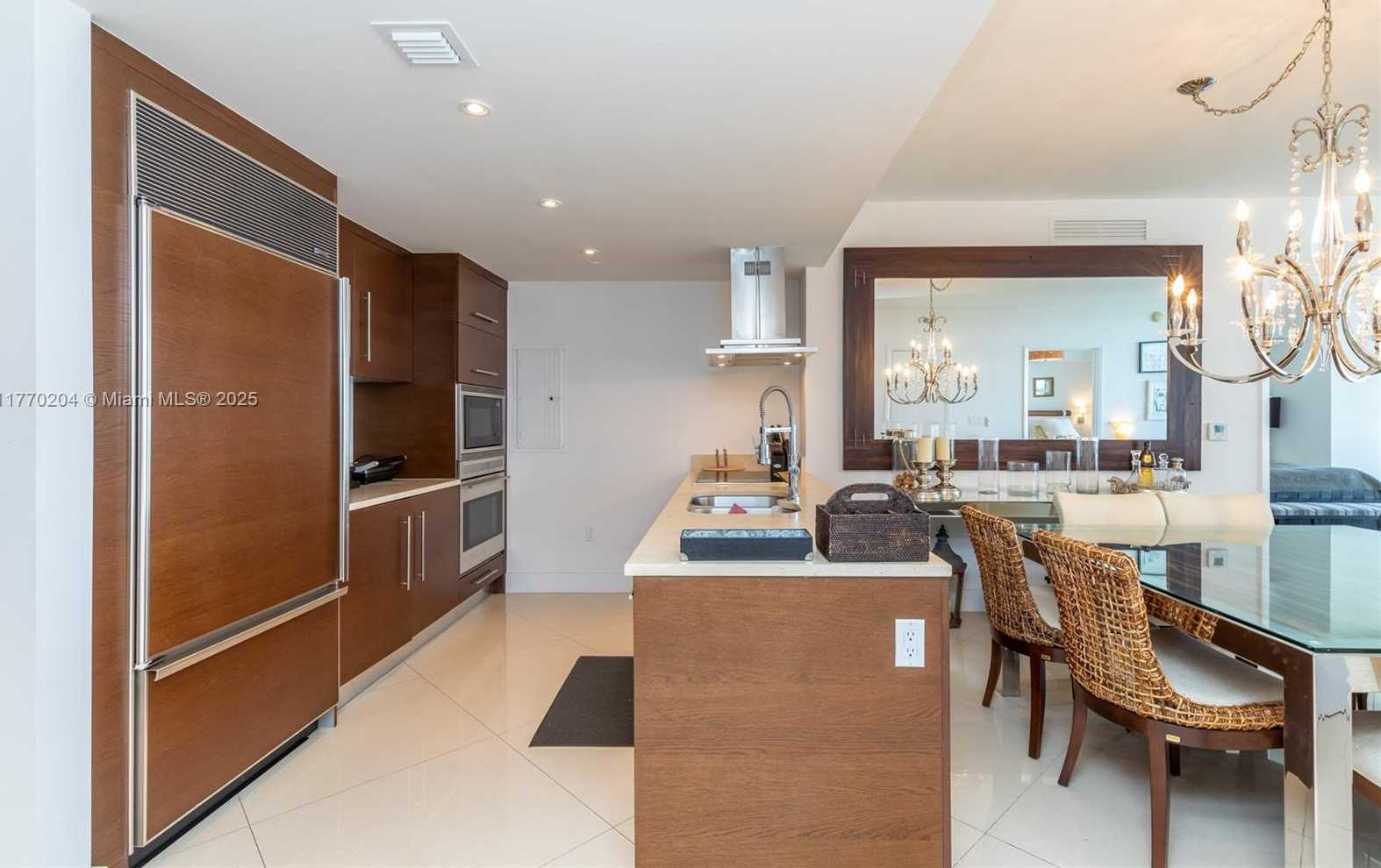 Small Image of 495 BRICKELL AVE #1005, Miami Number 2