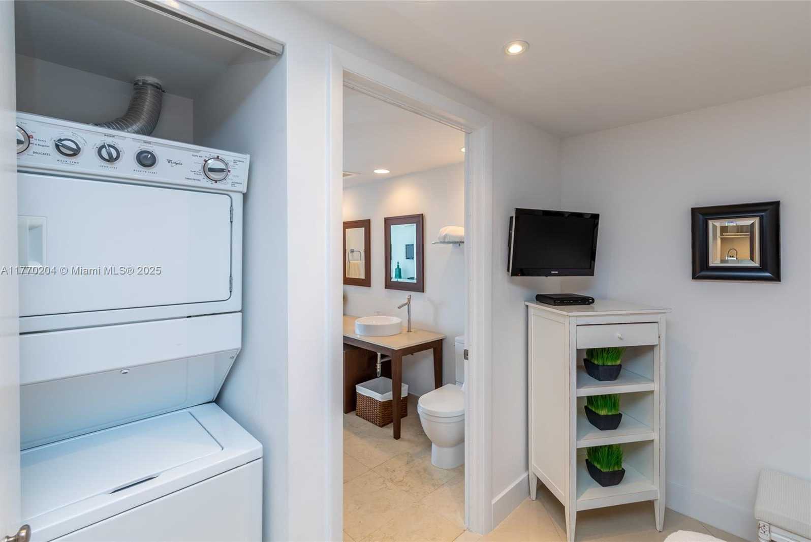 Small Image of 495 BRICKELL AVE #1005, Miami Number 23