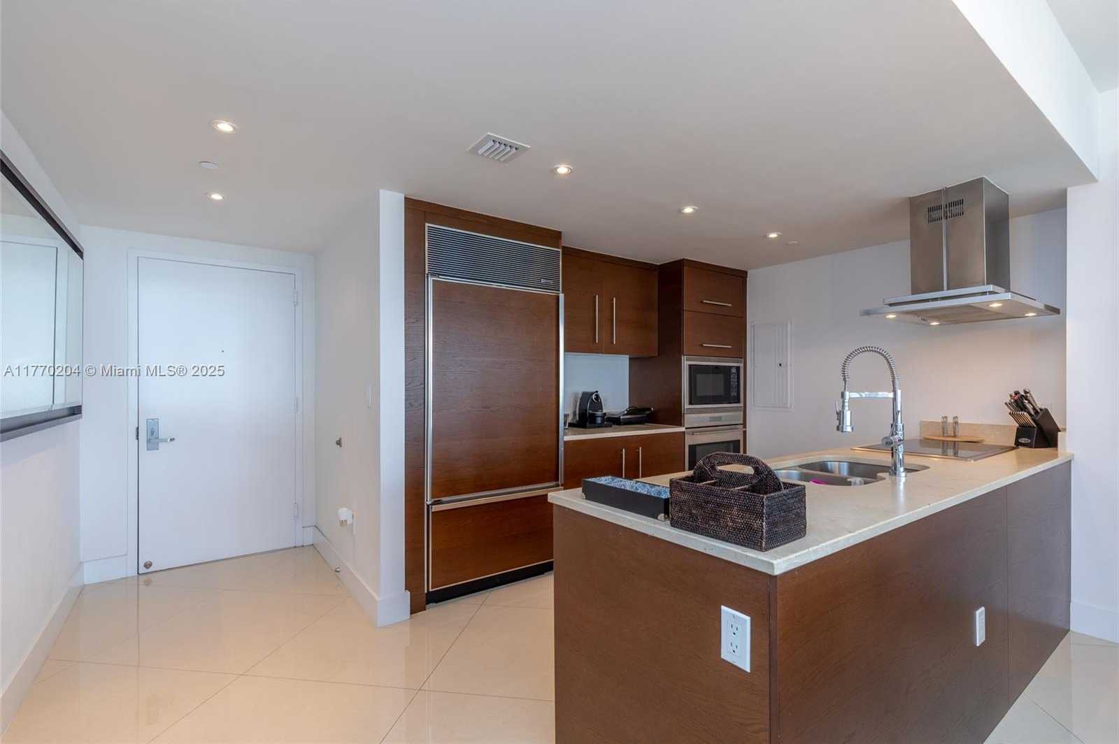 Small Image of 495 BRICKELL AVE #1005, Miami Number 4