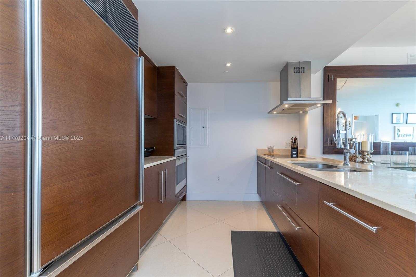Small Image of 495 BRICKELL AVE #1005, Miami Number 5