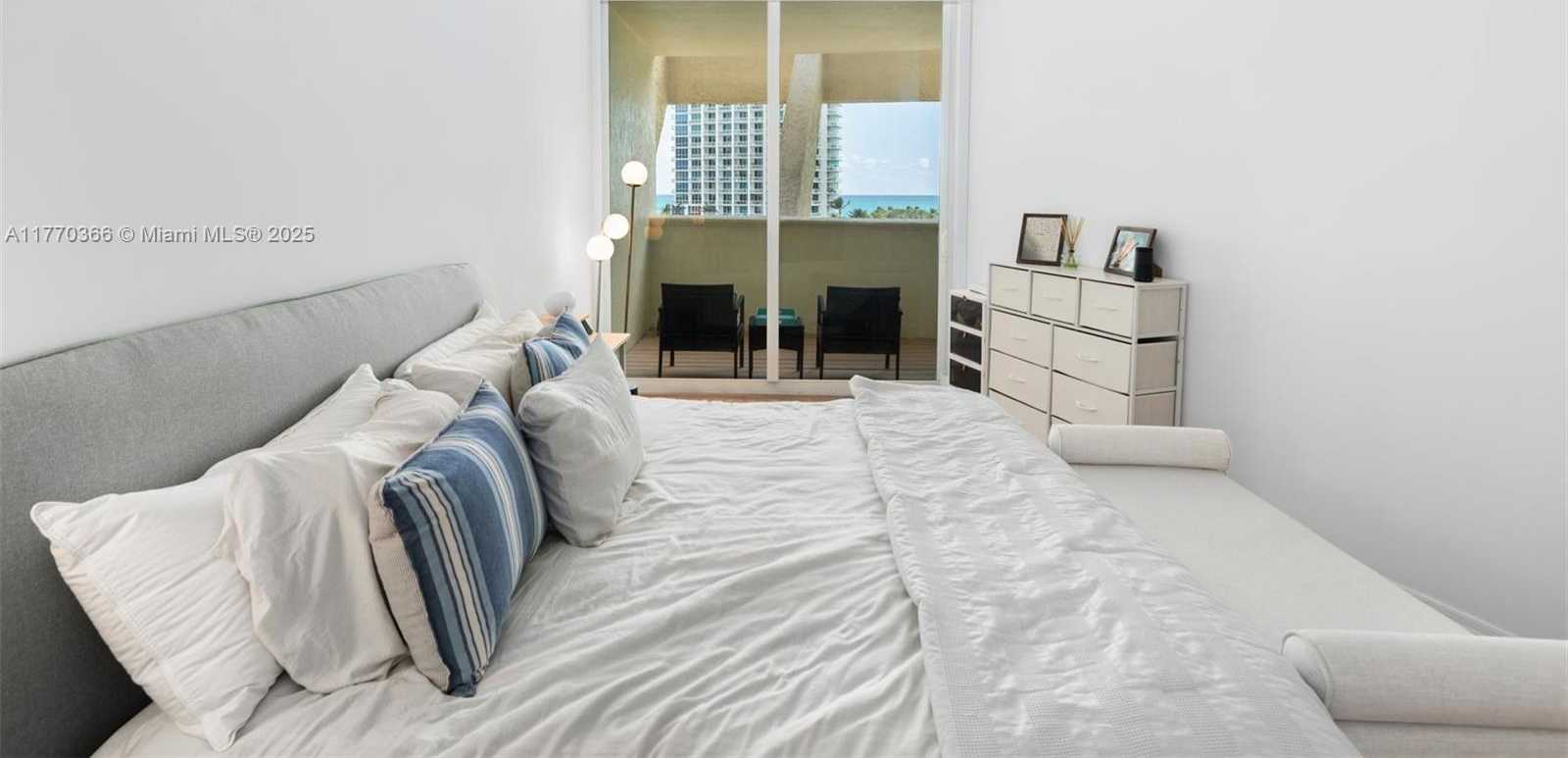 Small Image of 300 SOUTH POINTE DR #907, Miami Beach Number 12