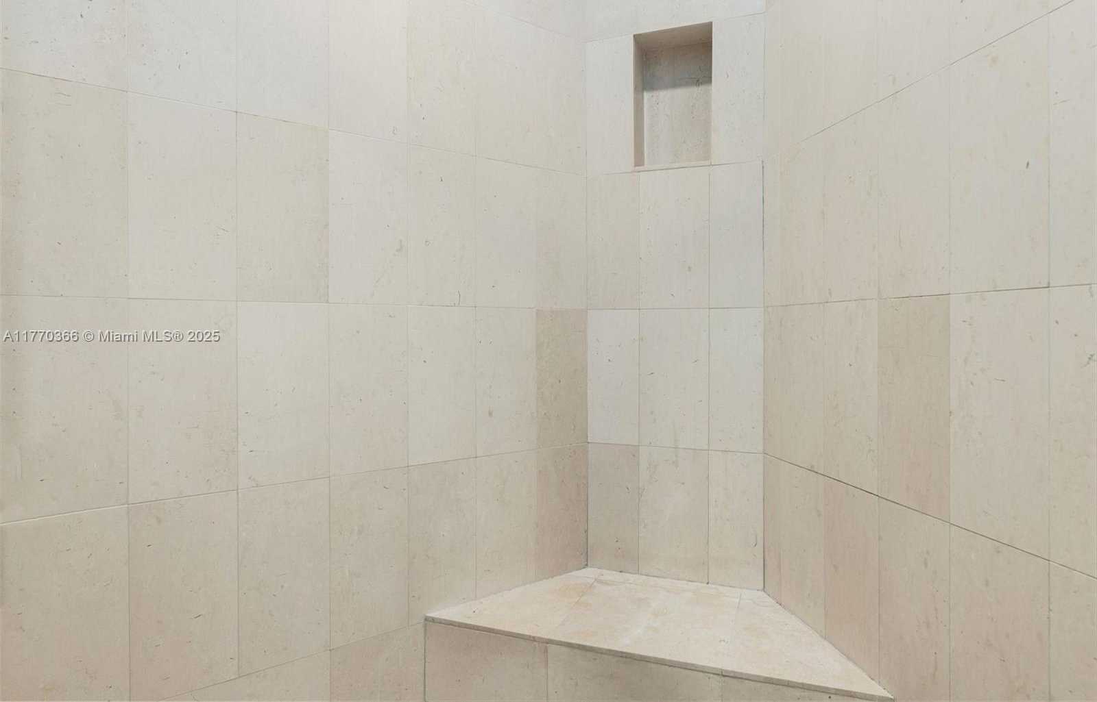 Small Image of 300 SOUTH POINTE DR #907, Miami Beach Number 16