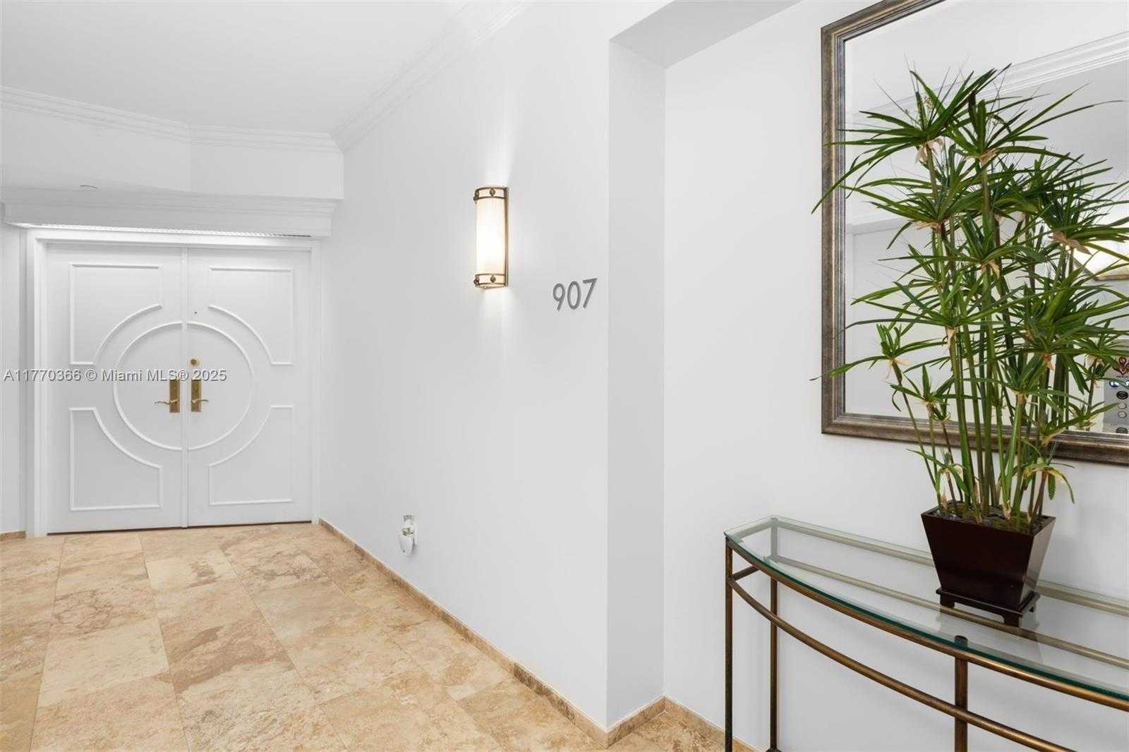 Small Image of 300 SOUTH POINTE DR #907, Miami Beach Number 6