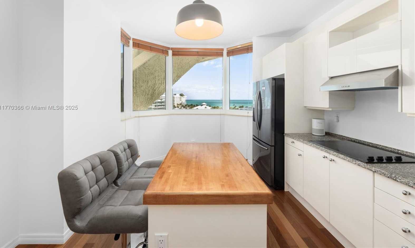 Small Image of 300 SOUTH POINTE DR #907, Miami Beach Number 9