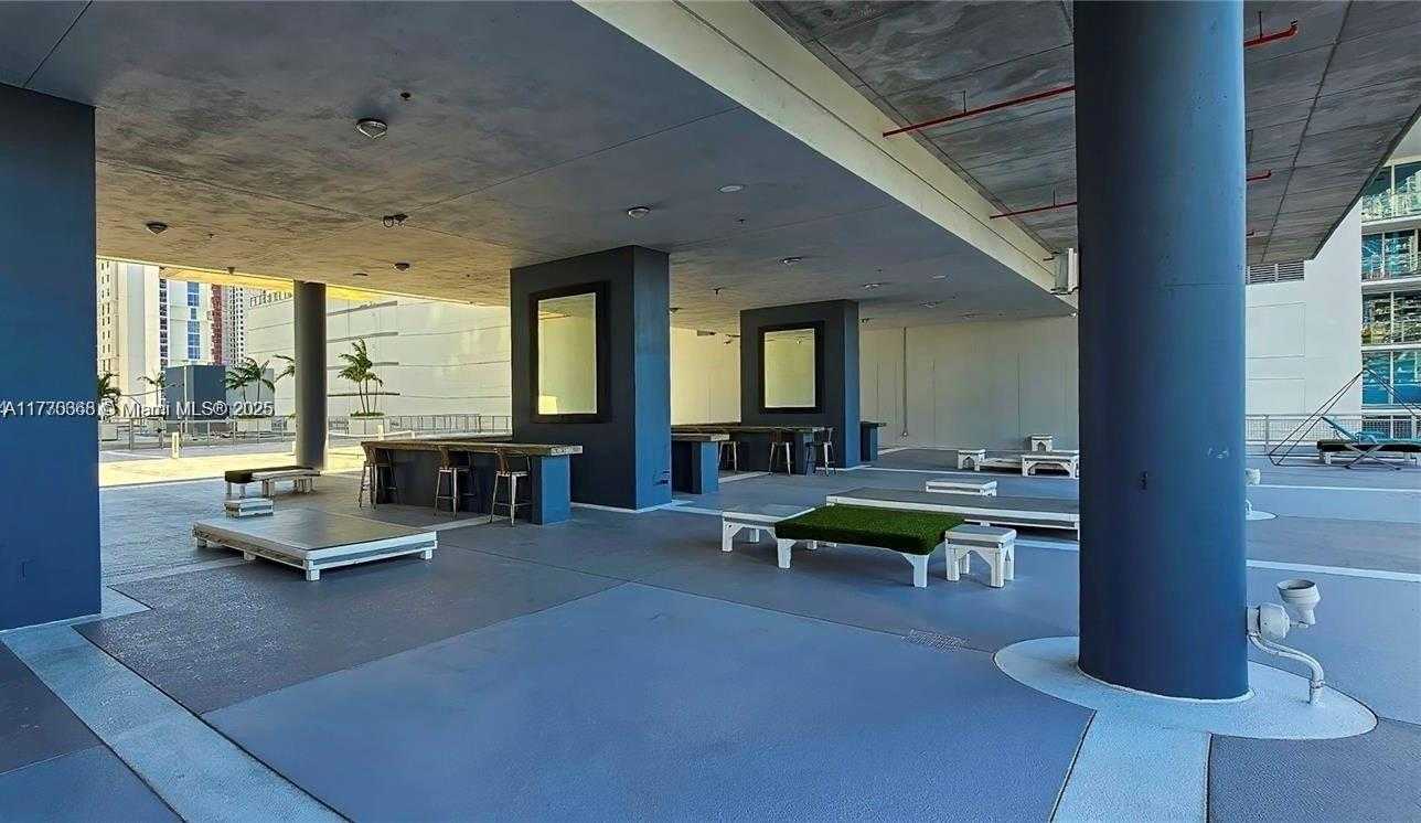 Small Image of 690 SOUTH WEST 1ST CT #1518, Miami Number 19
