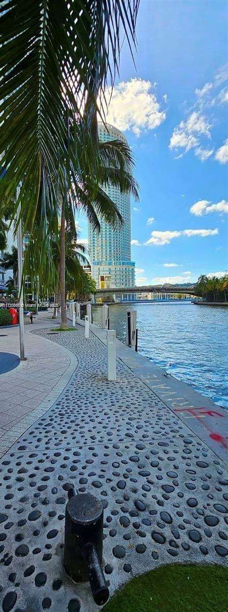 Small Image of 690 SOUTH WEST 1ST CT #1518, Miami Number 24