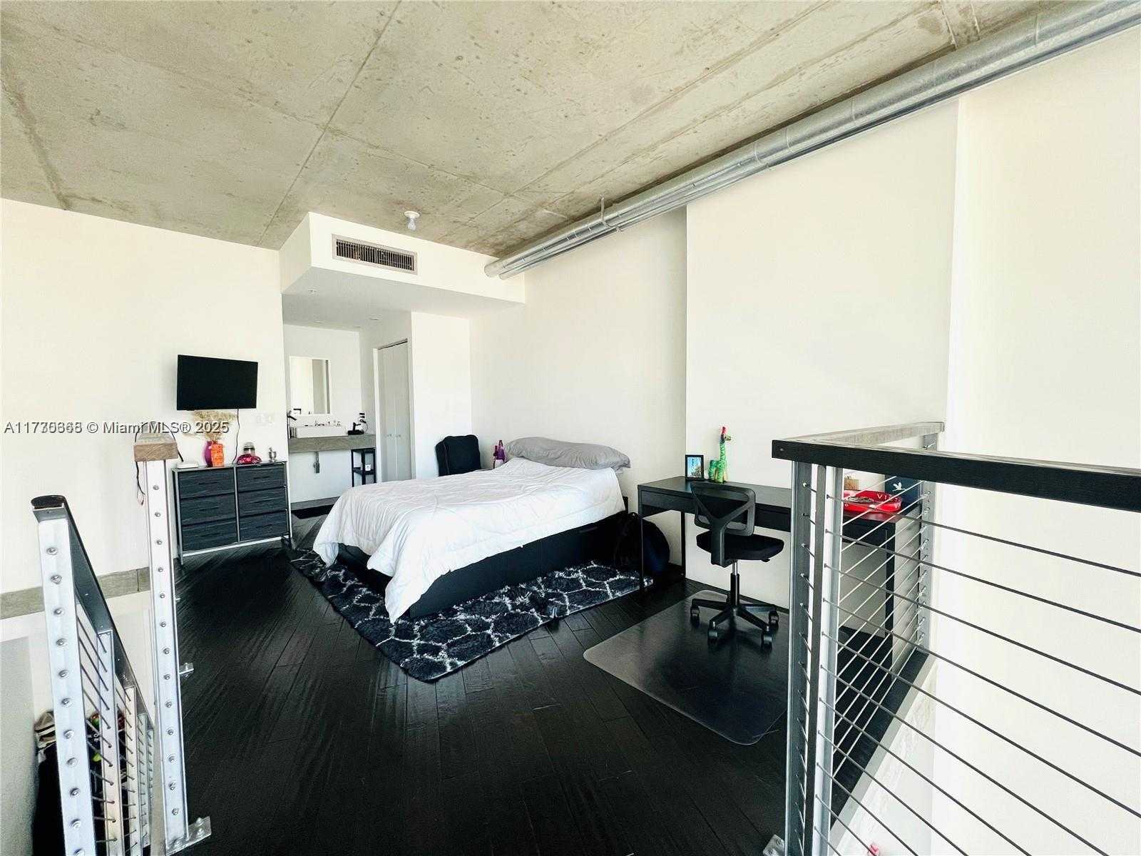 Small Image of 690 SOUTH WEST 1ST CT #1518, Miami Number 3
