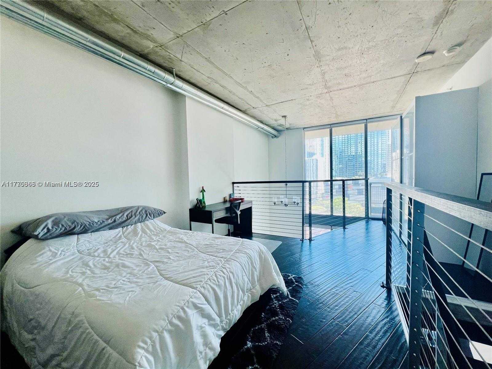 Small Image of 690 SOUTH WEST 1ST CT #1518, Miami Number 4