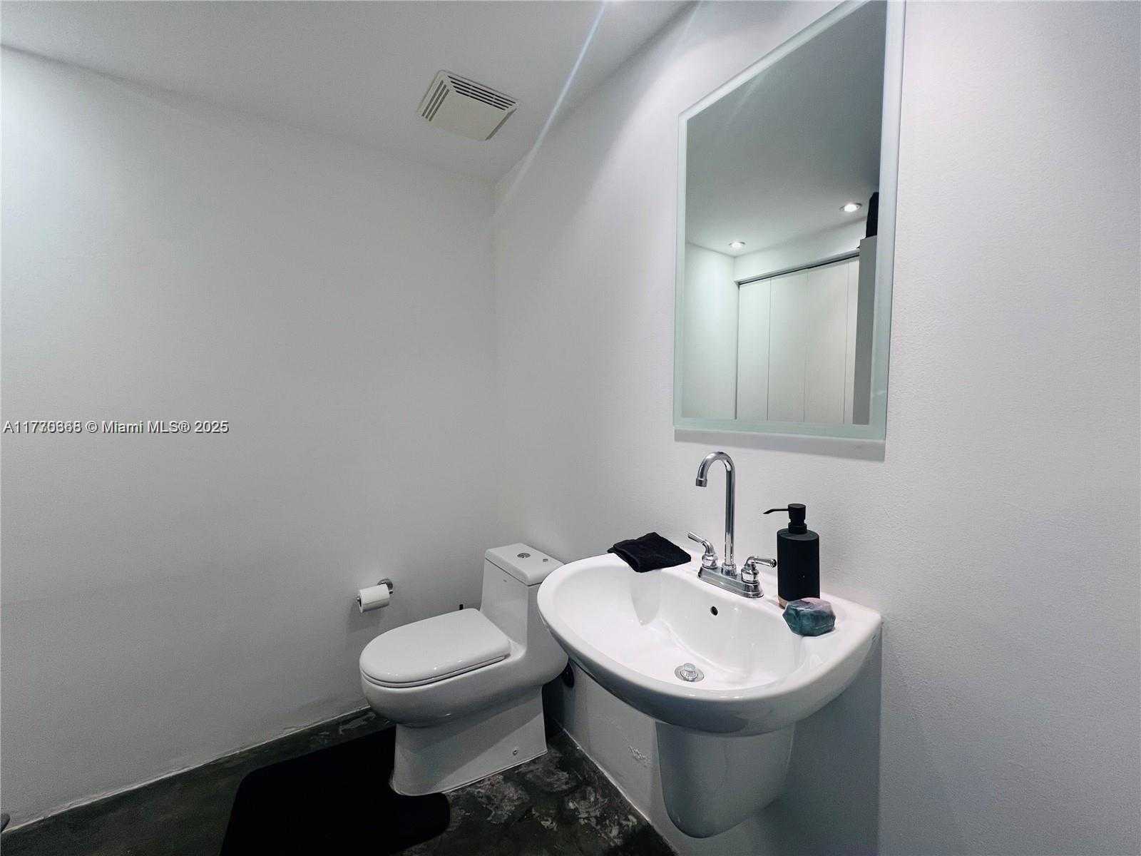 Small Image of 690 SOUTH WEST 1ST CT #1518, Miami Number 7