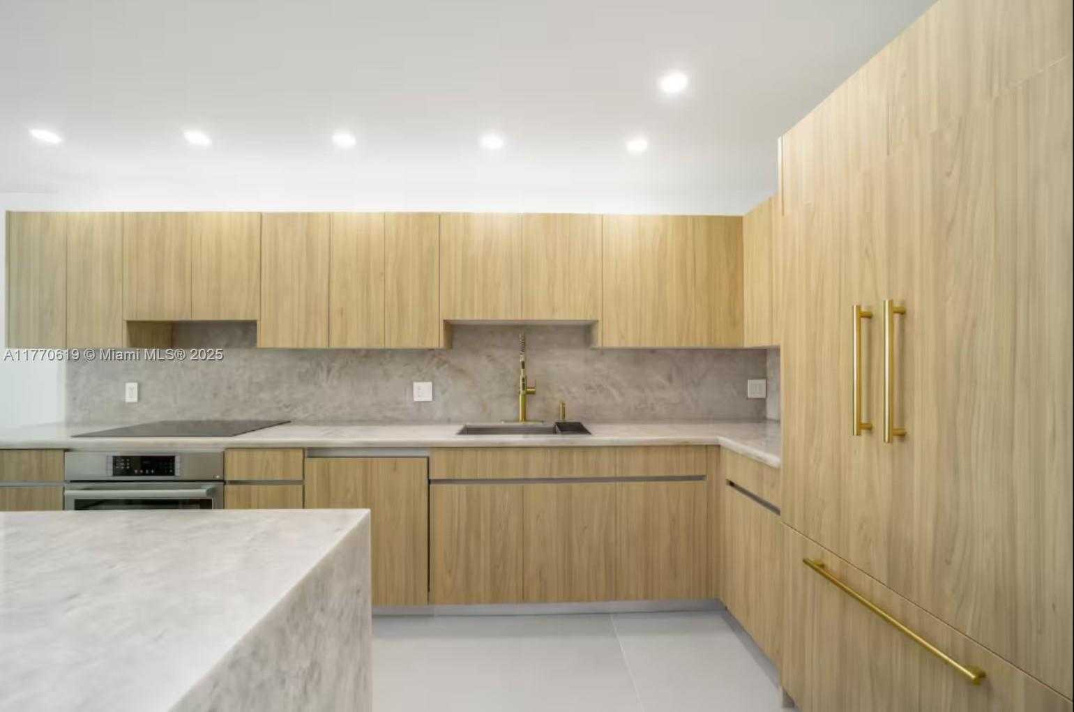 Small Image of 100 LINCOLN RD #843, Miami Beach Number 4