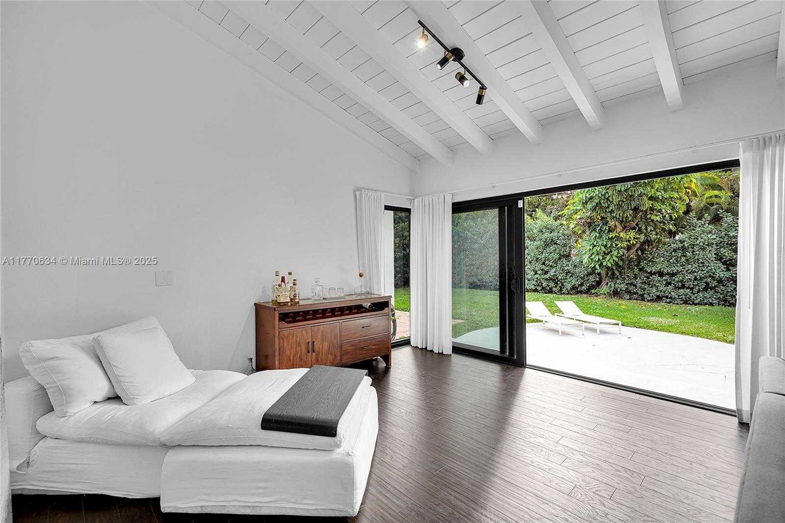 Small Image of 1915 SOUTH MIAMI AVE, Miami Number 16