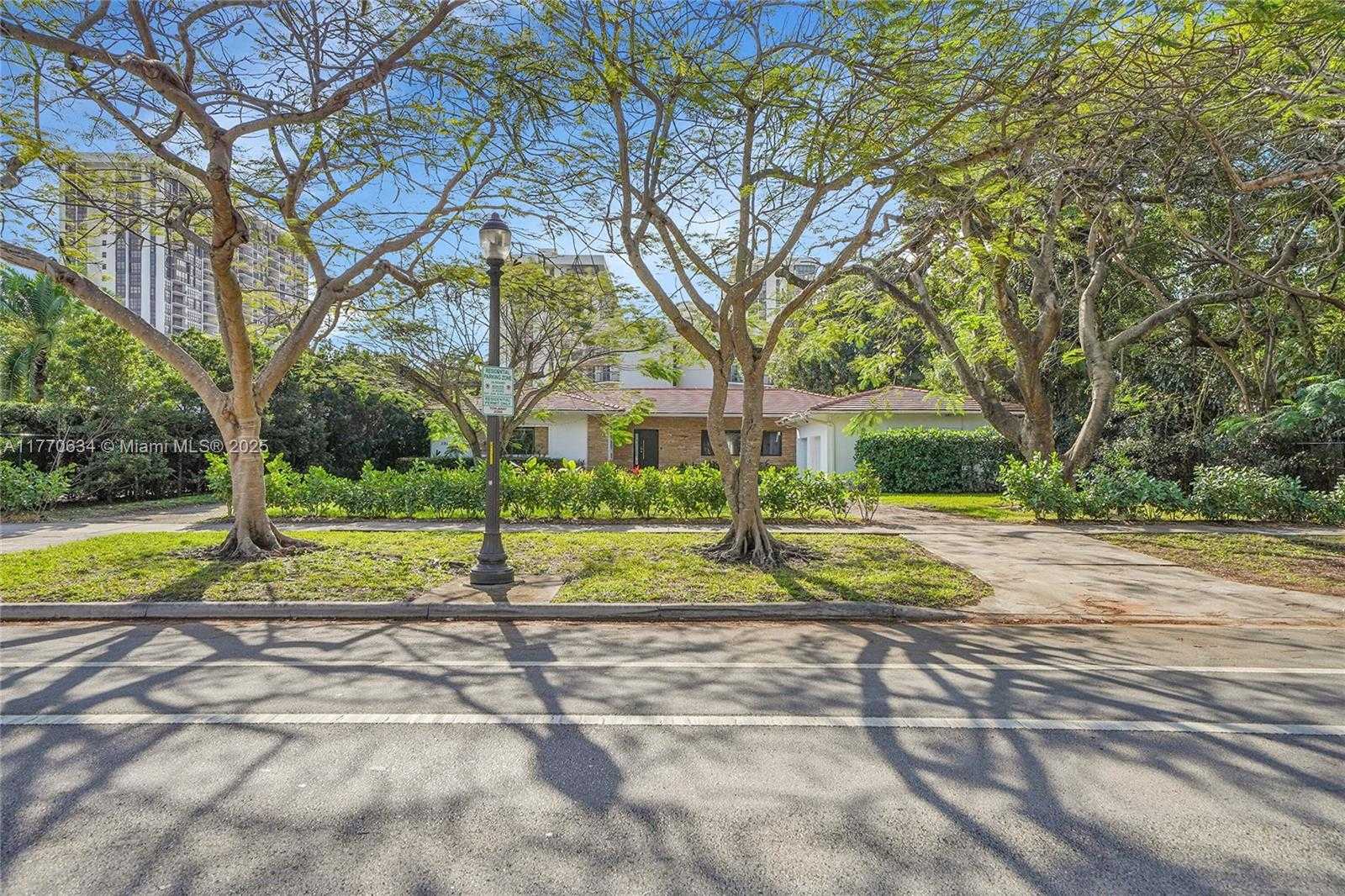 Small Image of 1915 SOUTH MIAMI AVE, Miami Number 2