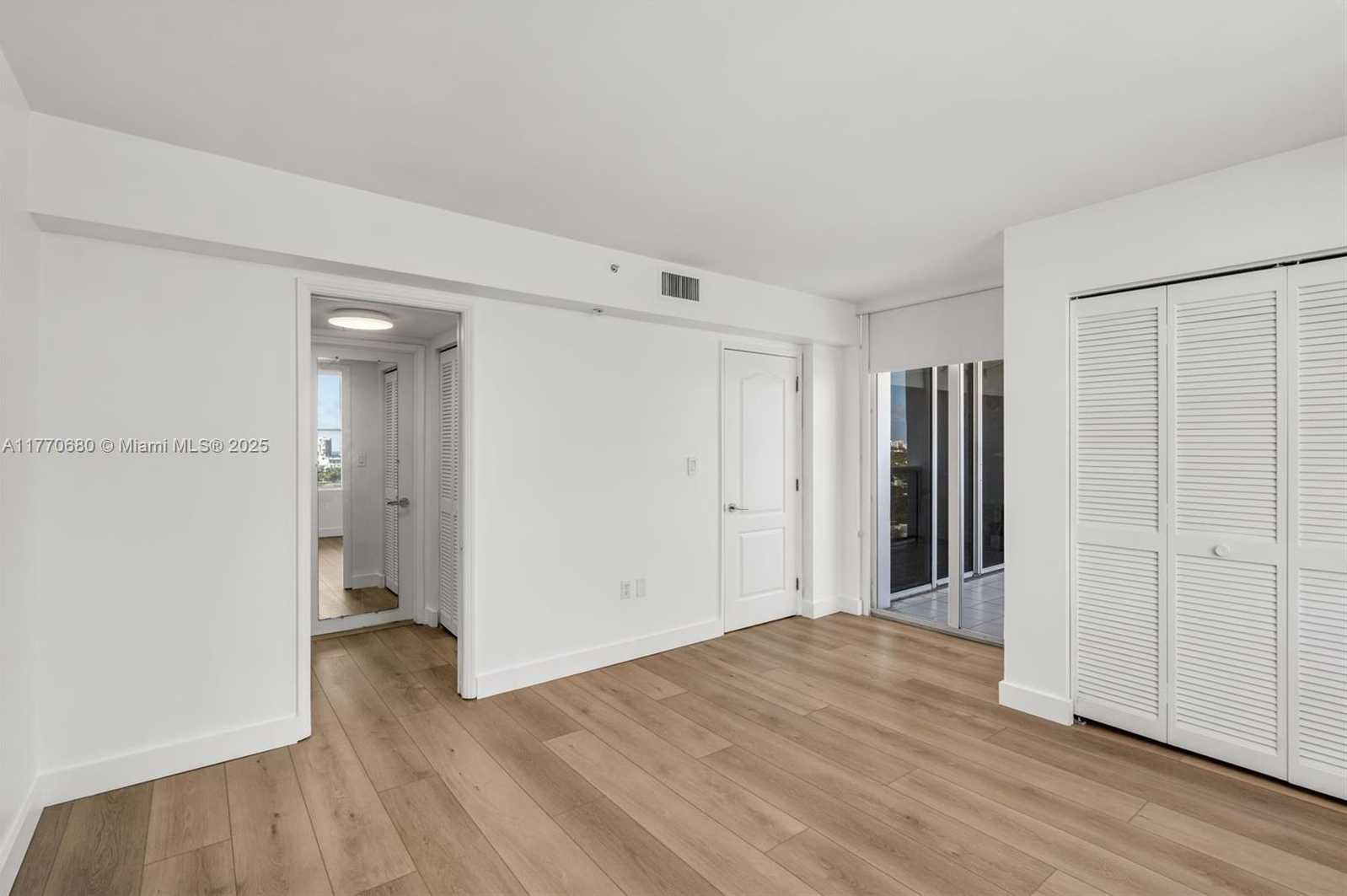 Small Image of 1900 SUNSET HARBOUR DR #1615, Miami Beach Number 12