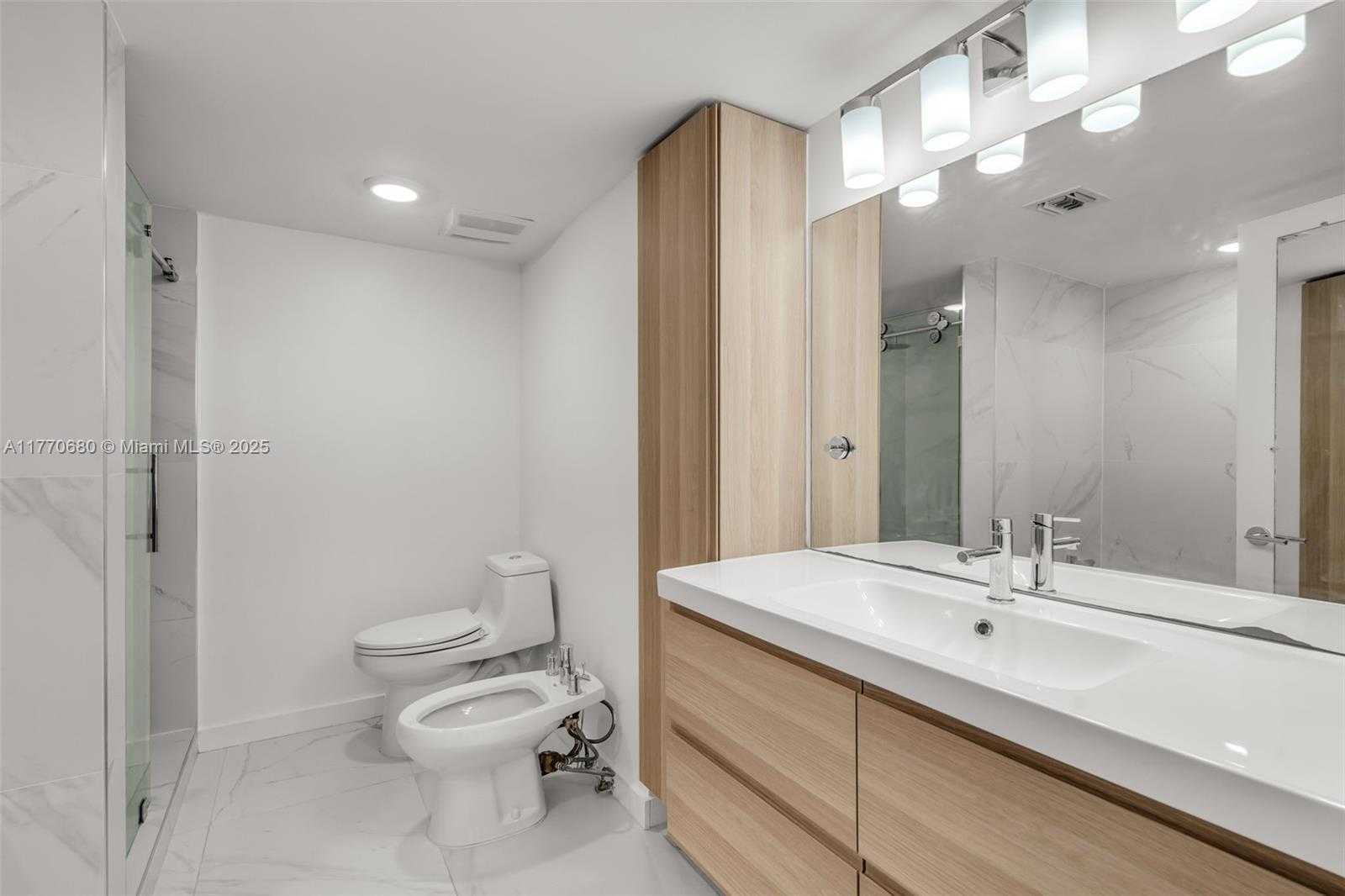 Small Image of 1900 SUNSET HARBOUR DR #1615, Miami Beach Number 15