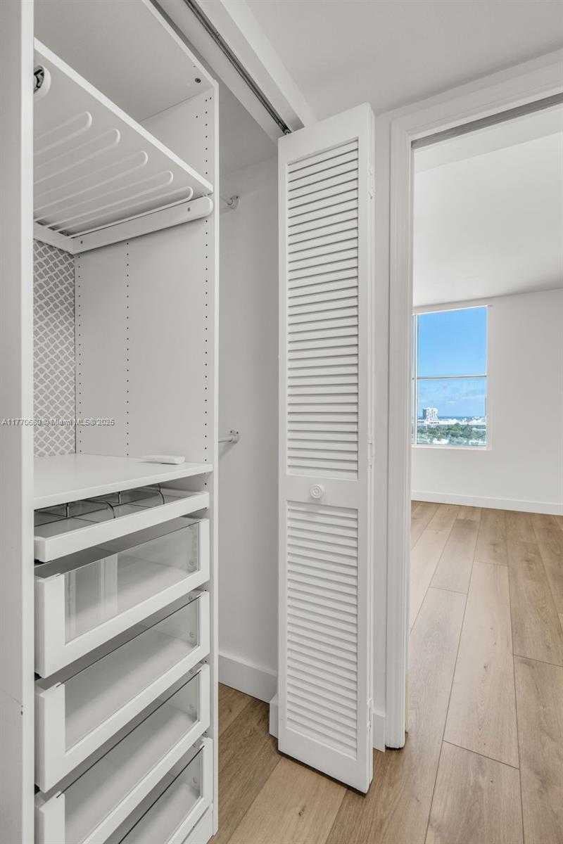 Small Image of 1900 SUNSET HARBOUR DR #1615, Miami Beach Number 20