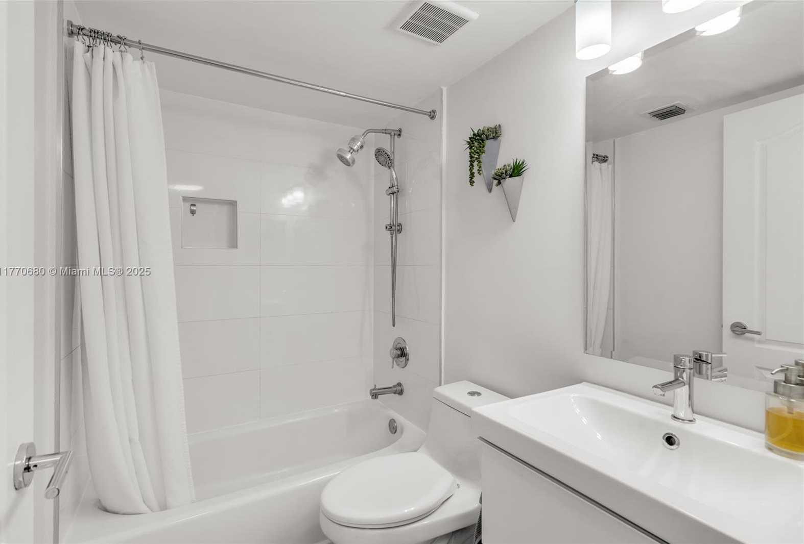 Small Image of 1900 SUNSET HARBOUR DR #1615, Miami Beach Number 22
