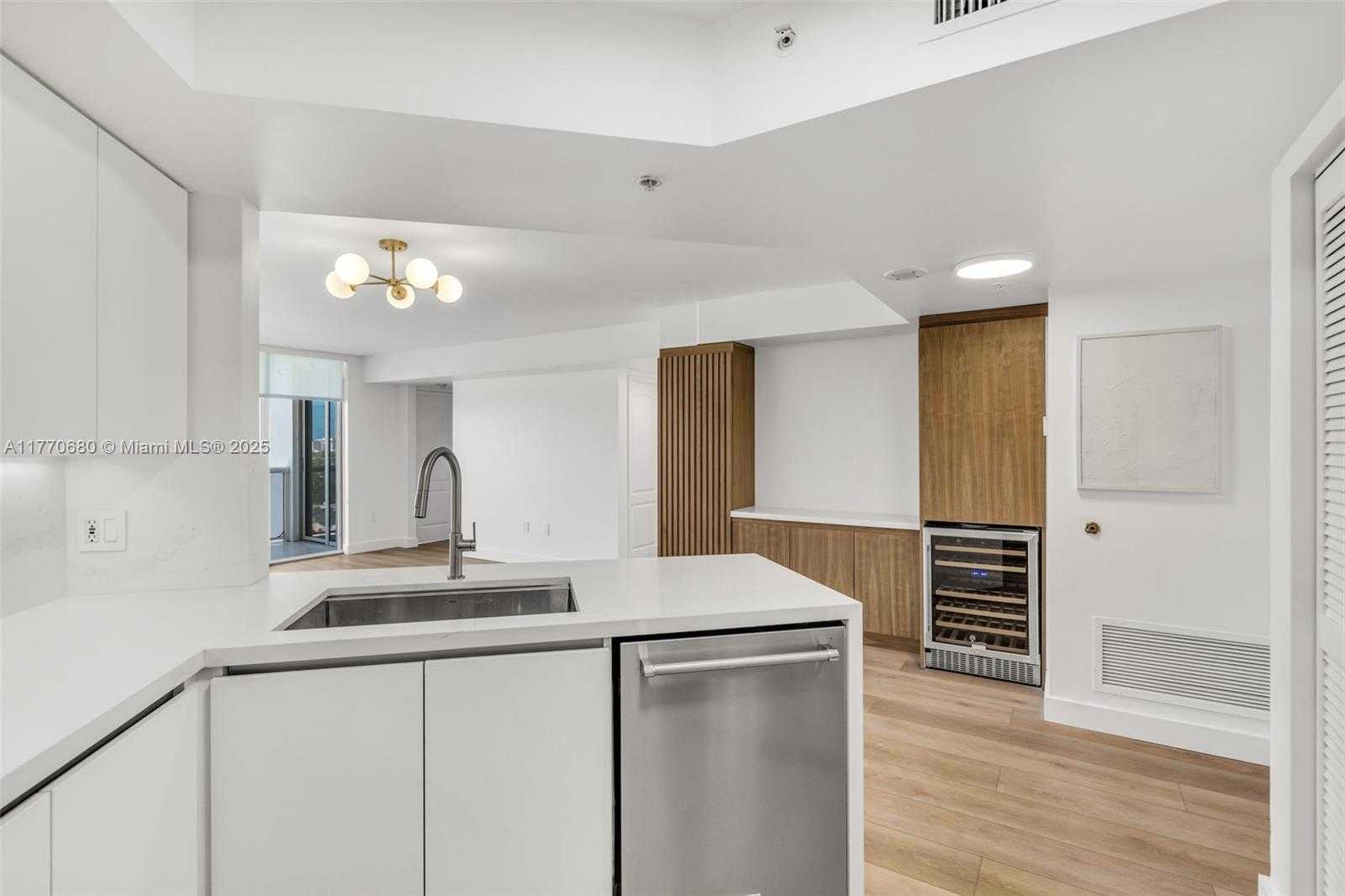 Small Image of 1900 SUNSET HARBOUR DR #1615, Miami Beach Number 9