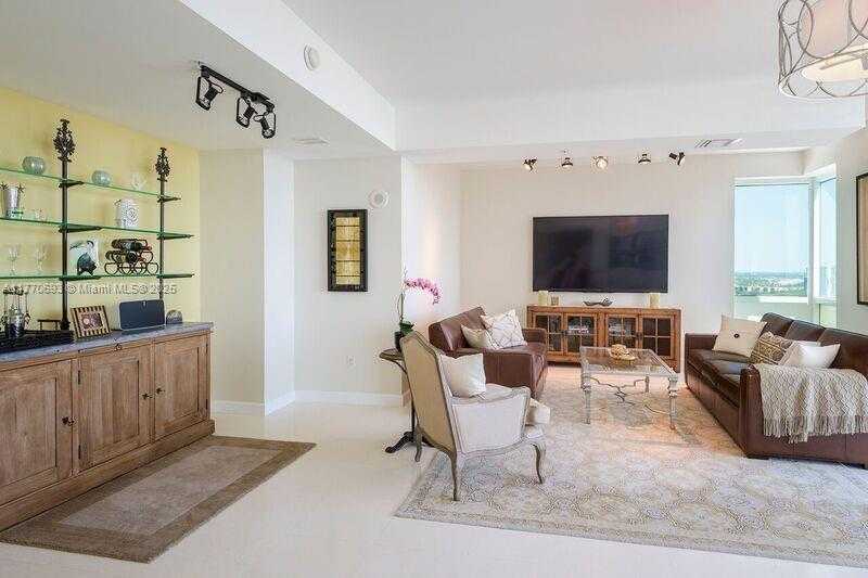 Small Image of 19400 TURNBERRY WAY #PH221, Aventura Number 4