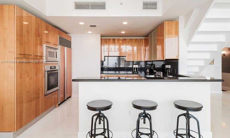 Small Image of 19400 TURNBERRY WAY #PH221, Aventura Number 6