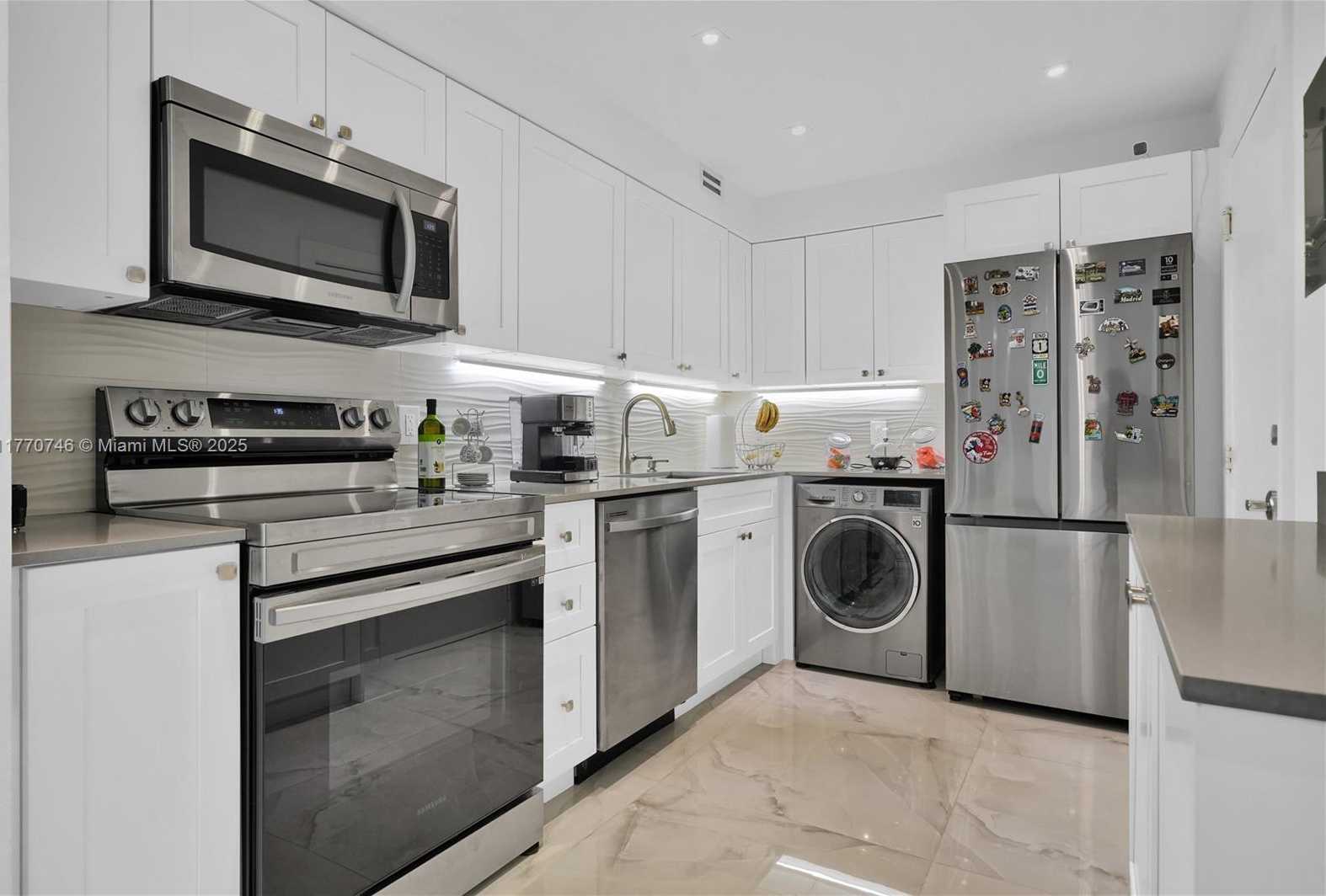 Small Image of 6770 INDIAN CREEK DR #PHA, Miami Beach Number 8