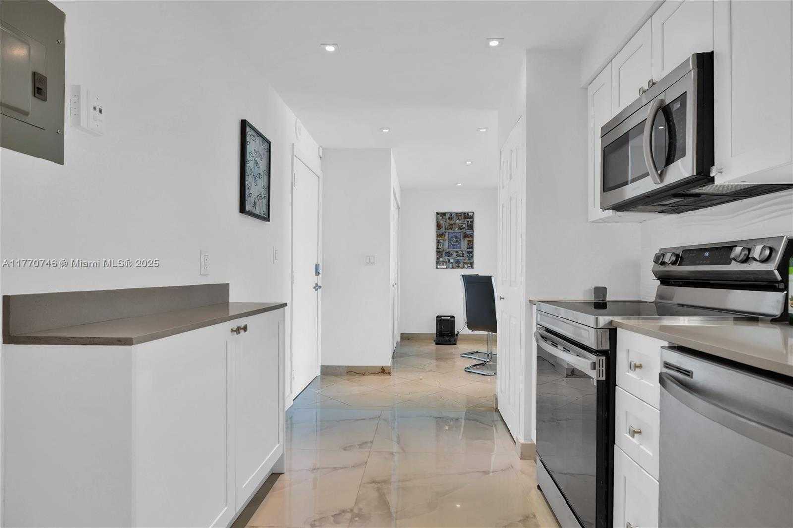 Small Image of 6770 INDIAN CREEK DR #PHA, Miami Beach Number 9