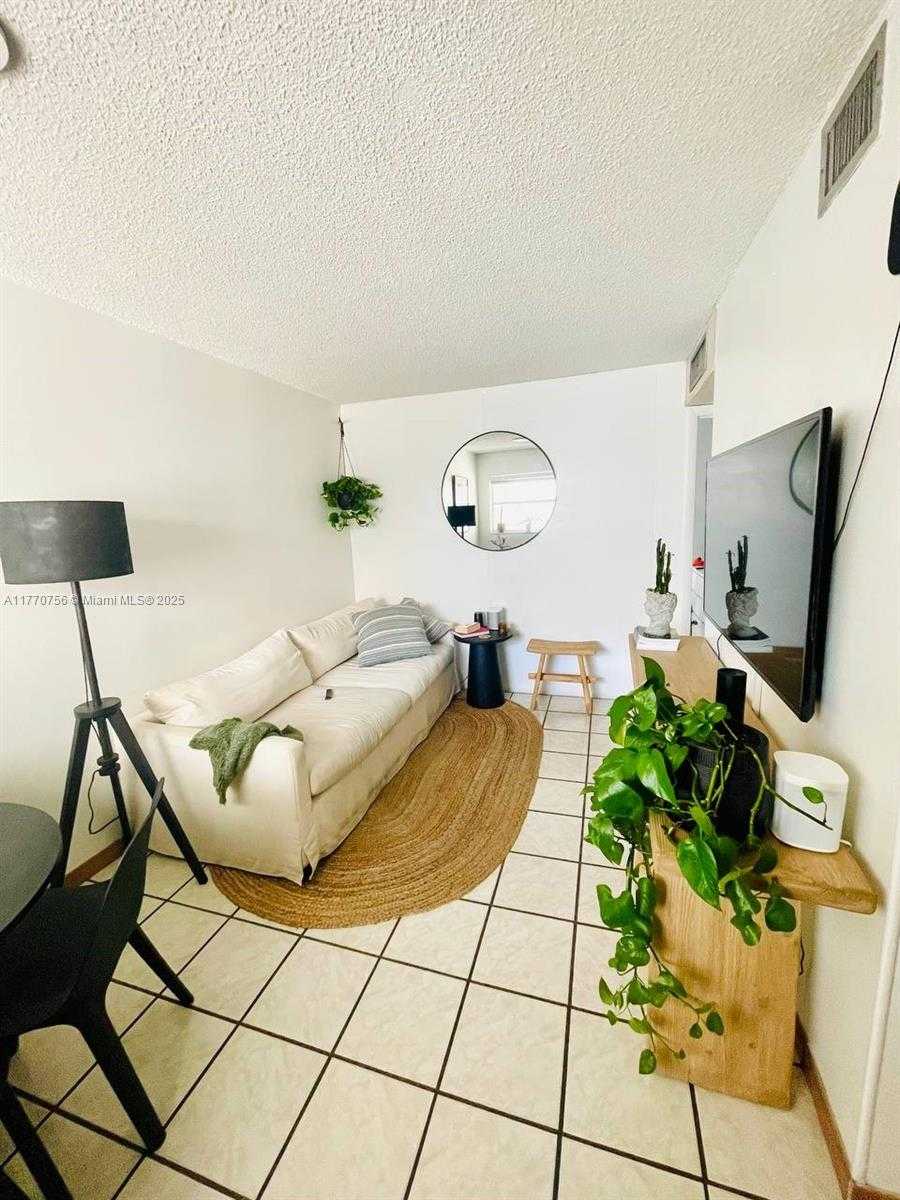 Small Image of 1580 WEST AVE #407, Miami Beach Number 11
