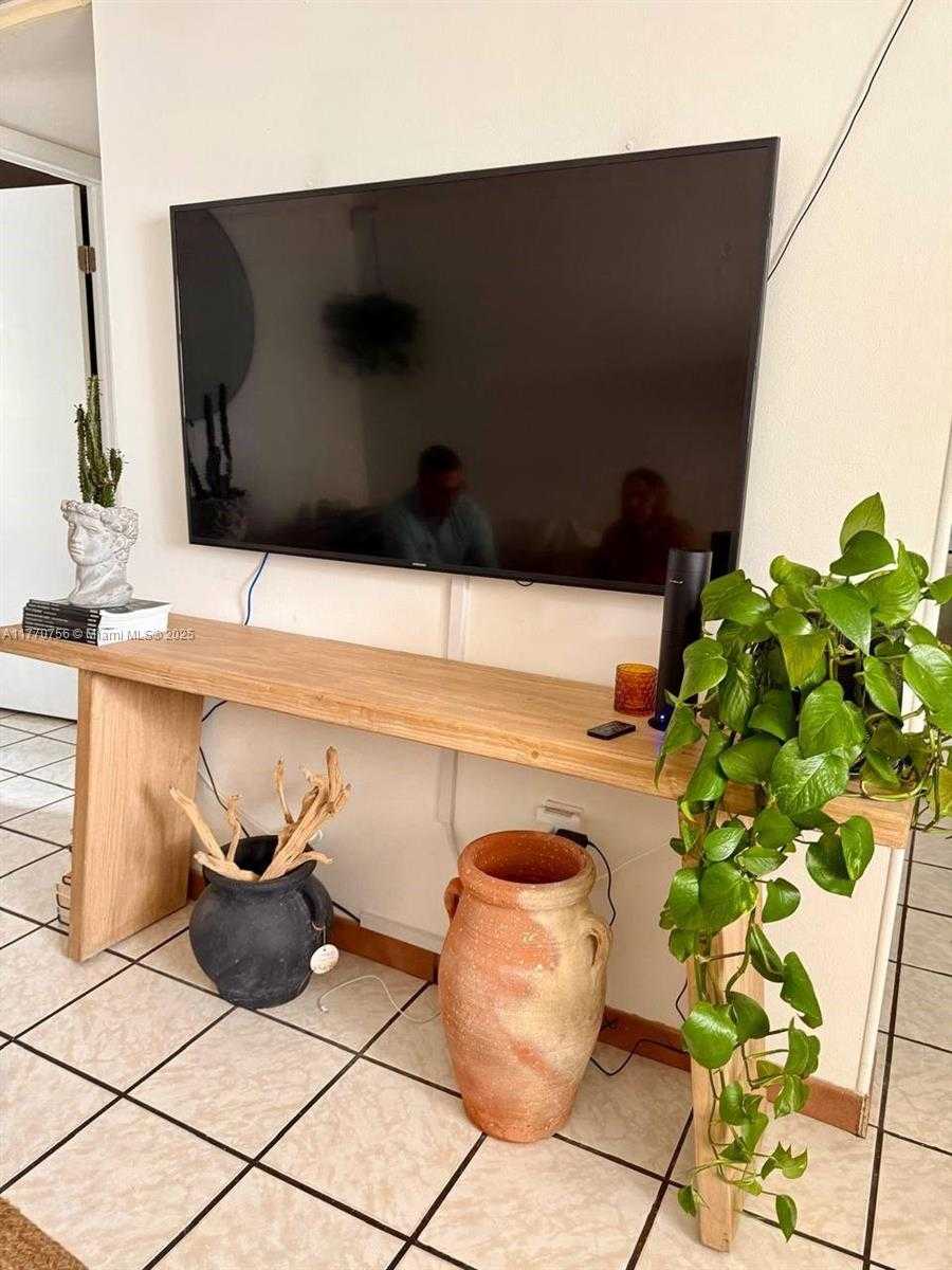 Small Image of 1580 WEST AVE #407, Miami Beach Number 13