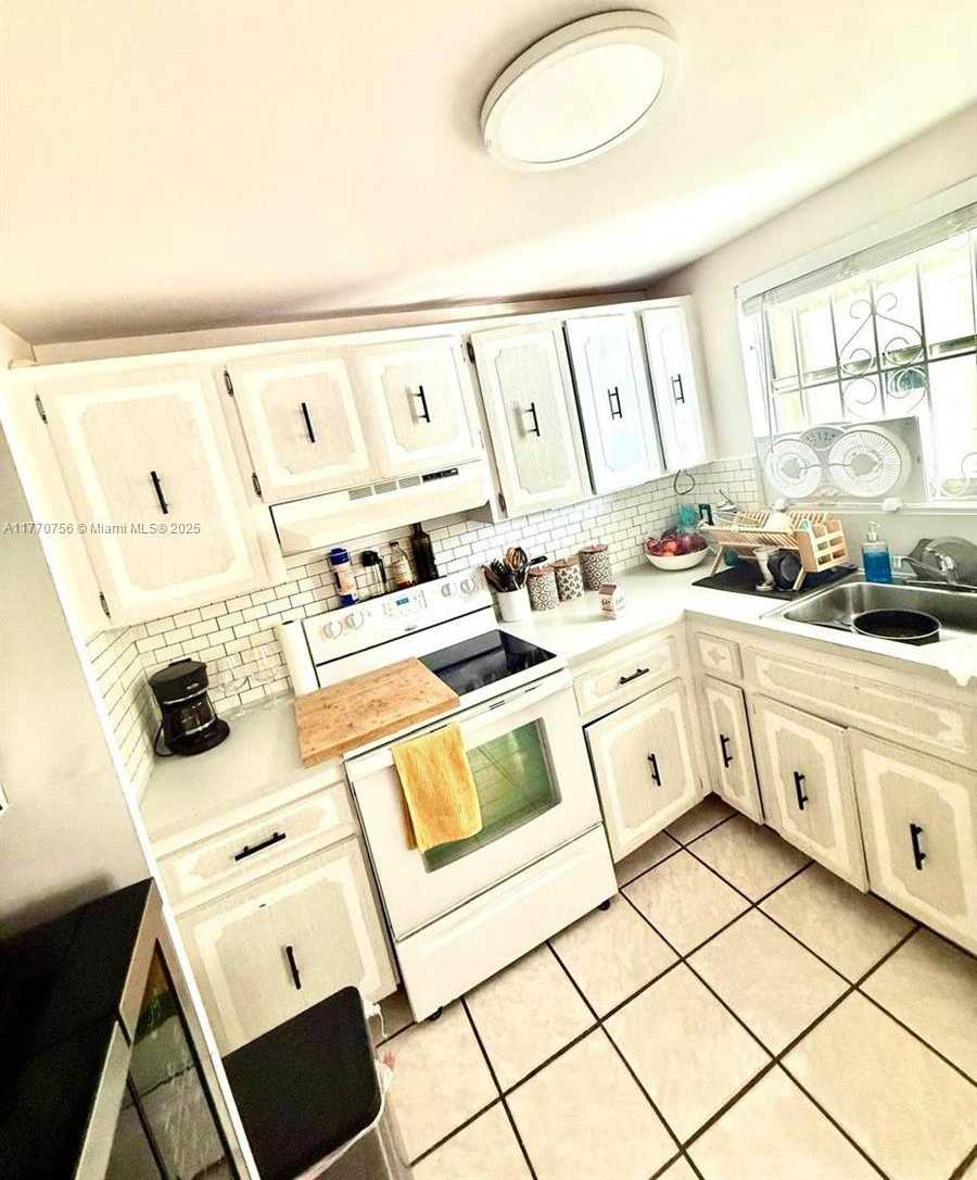 Small Image of 1580 WEST AVE #407, Miami Beach Number 14