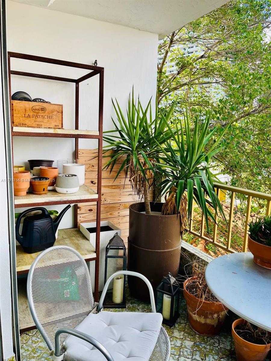 Small Image of 1580 WEST AVE #407, Miami Beach Number 17