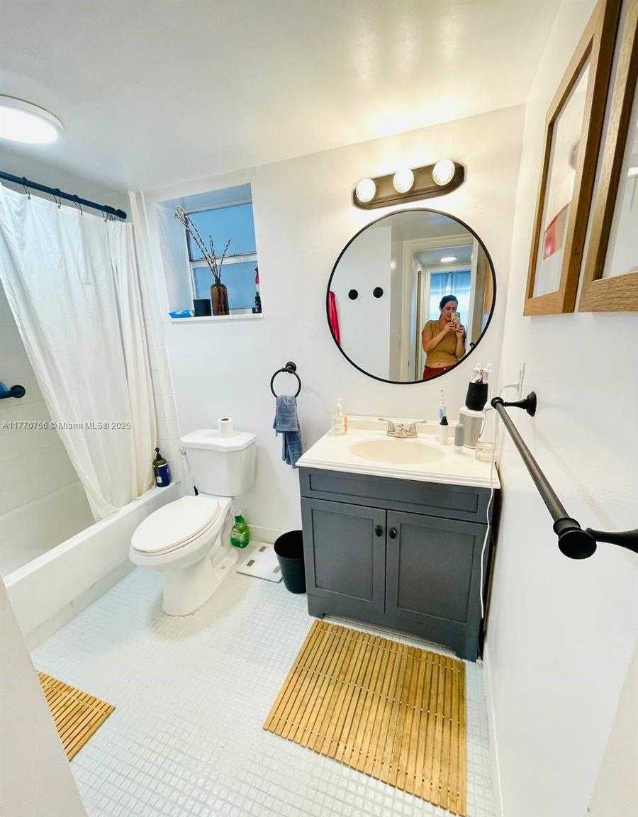 Small Image of 1580 WEST AVE #407, Miami Beach Number 6