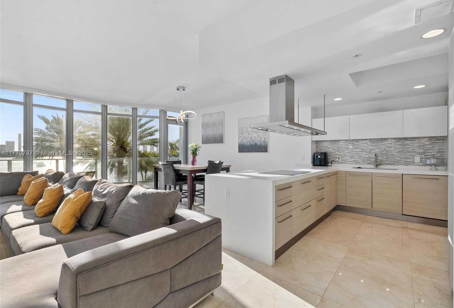 Small Image of 17301 BISCAYNE BLVD #211, North Miami Beach Number 10
