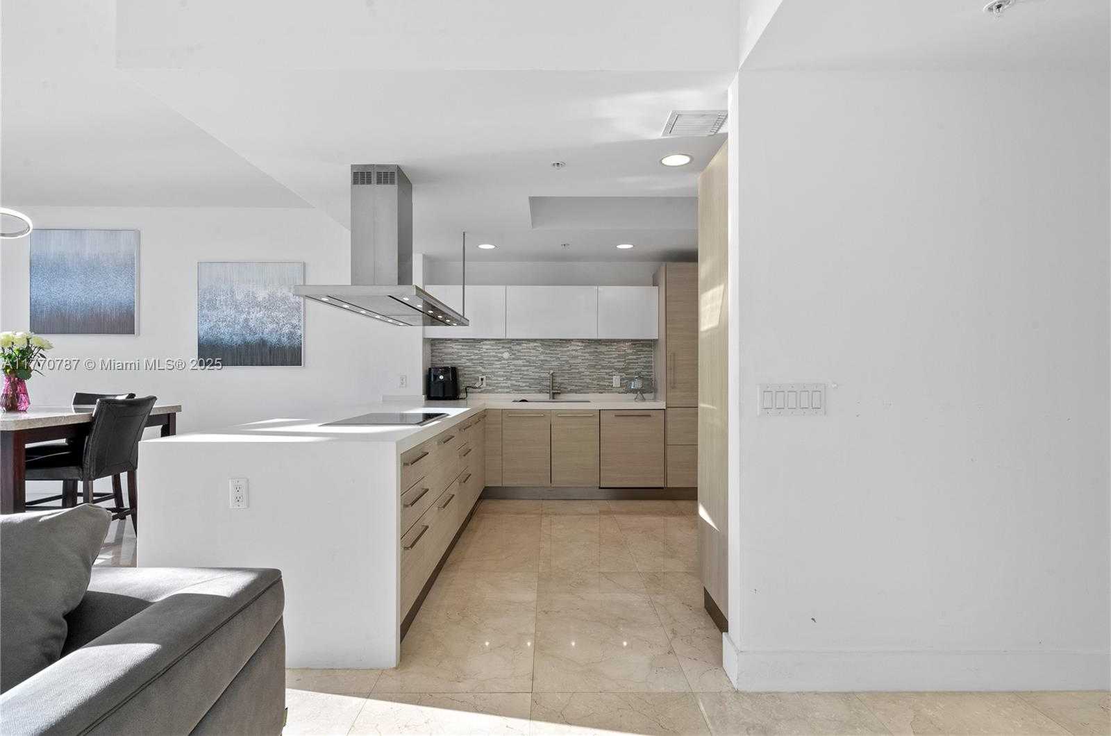 Small Image of 17301 BISCAYNE BLVD #211, North Miami Beach Number 12