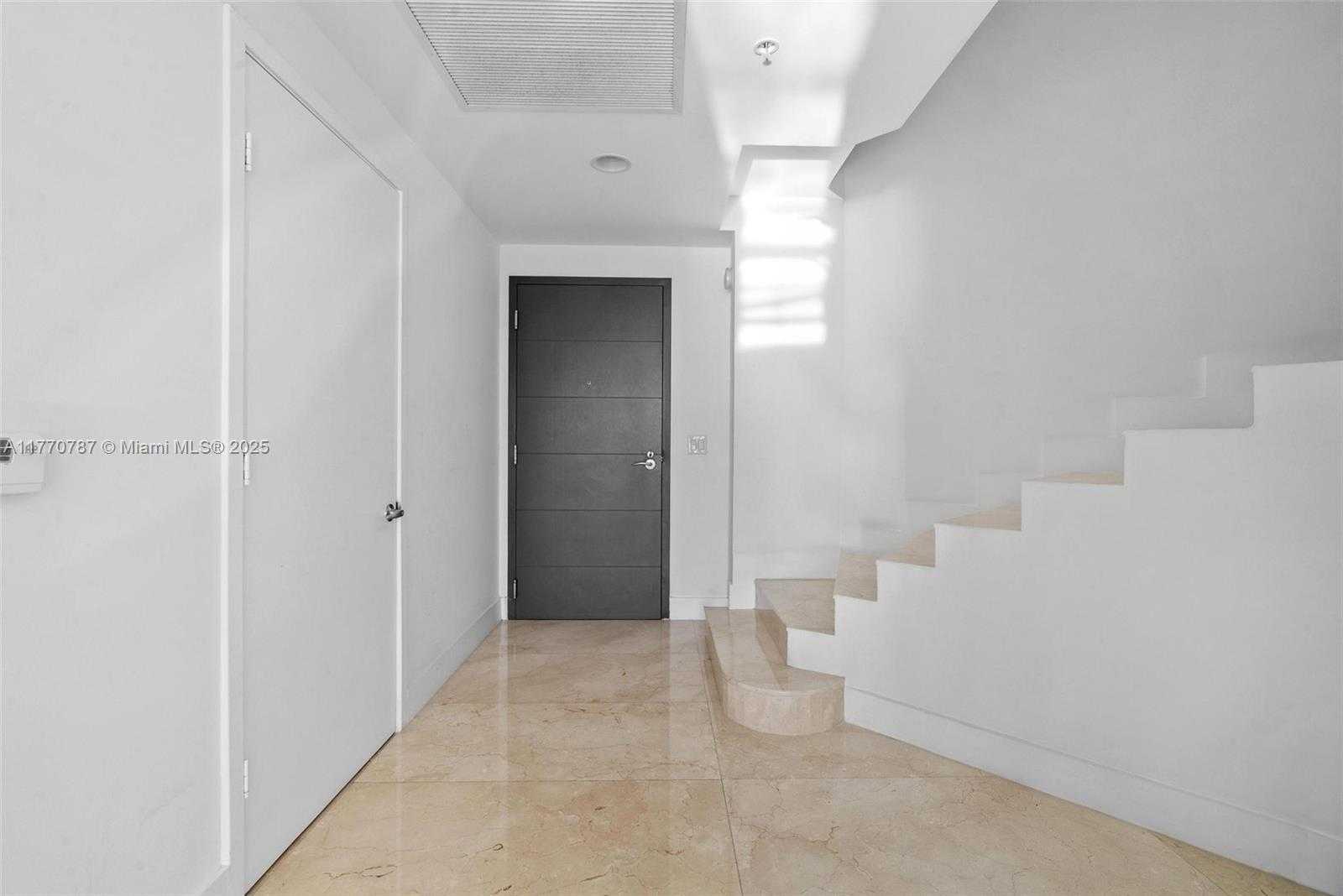 Small Image of 17301 BISCAYNE BLVD #211, North Miami Beach Number 17