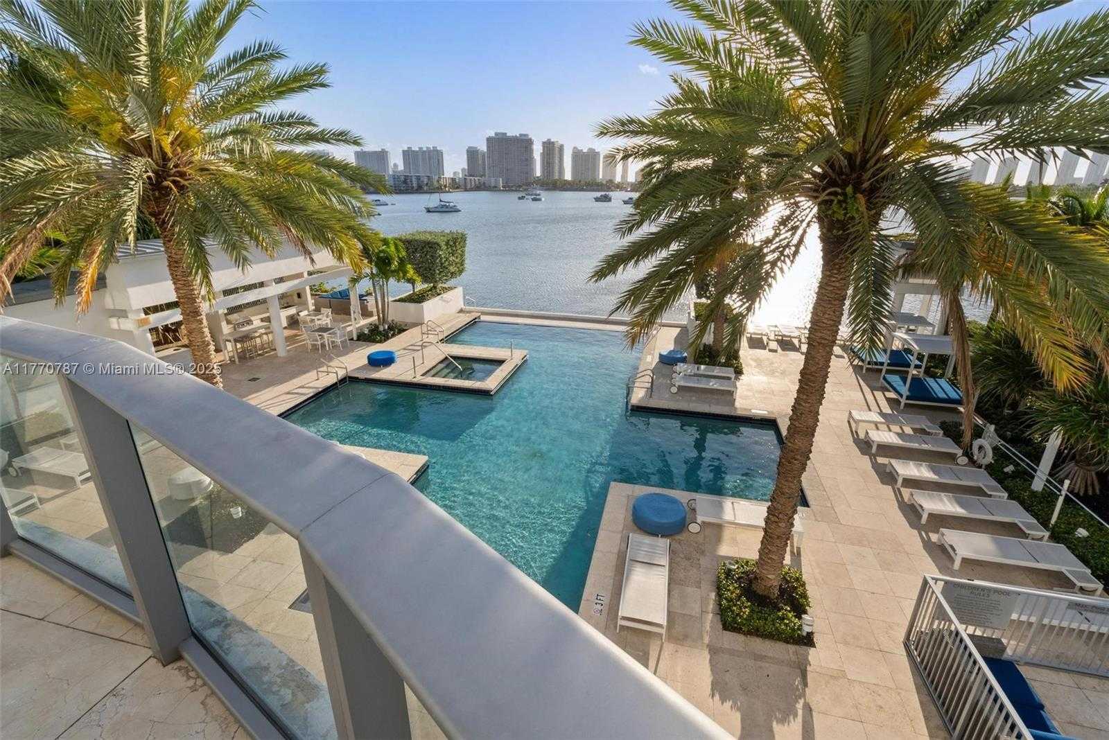 Small Image of 17301 BISCAYNE BLVD #211, North Miami Beach Number 2
