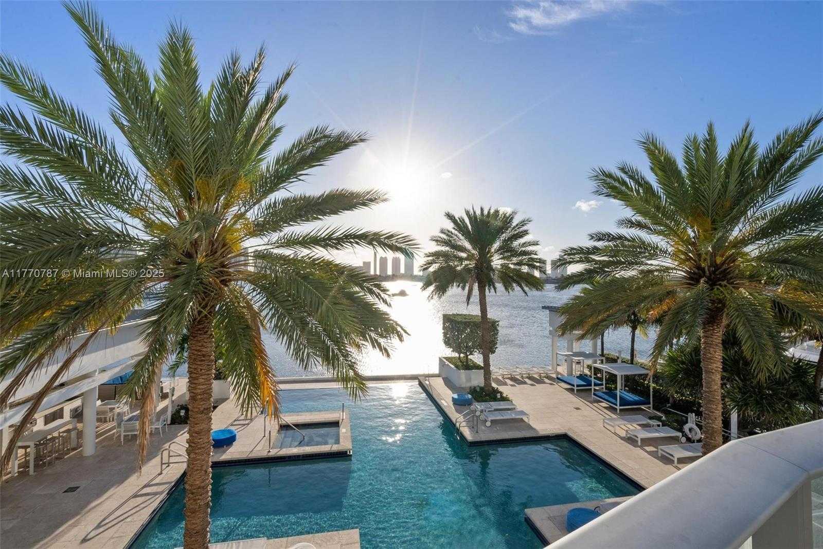 Small Image of 17301 BISCAYNE BLVD #211, North Miami Beach Number 3