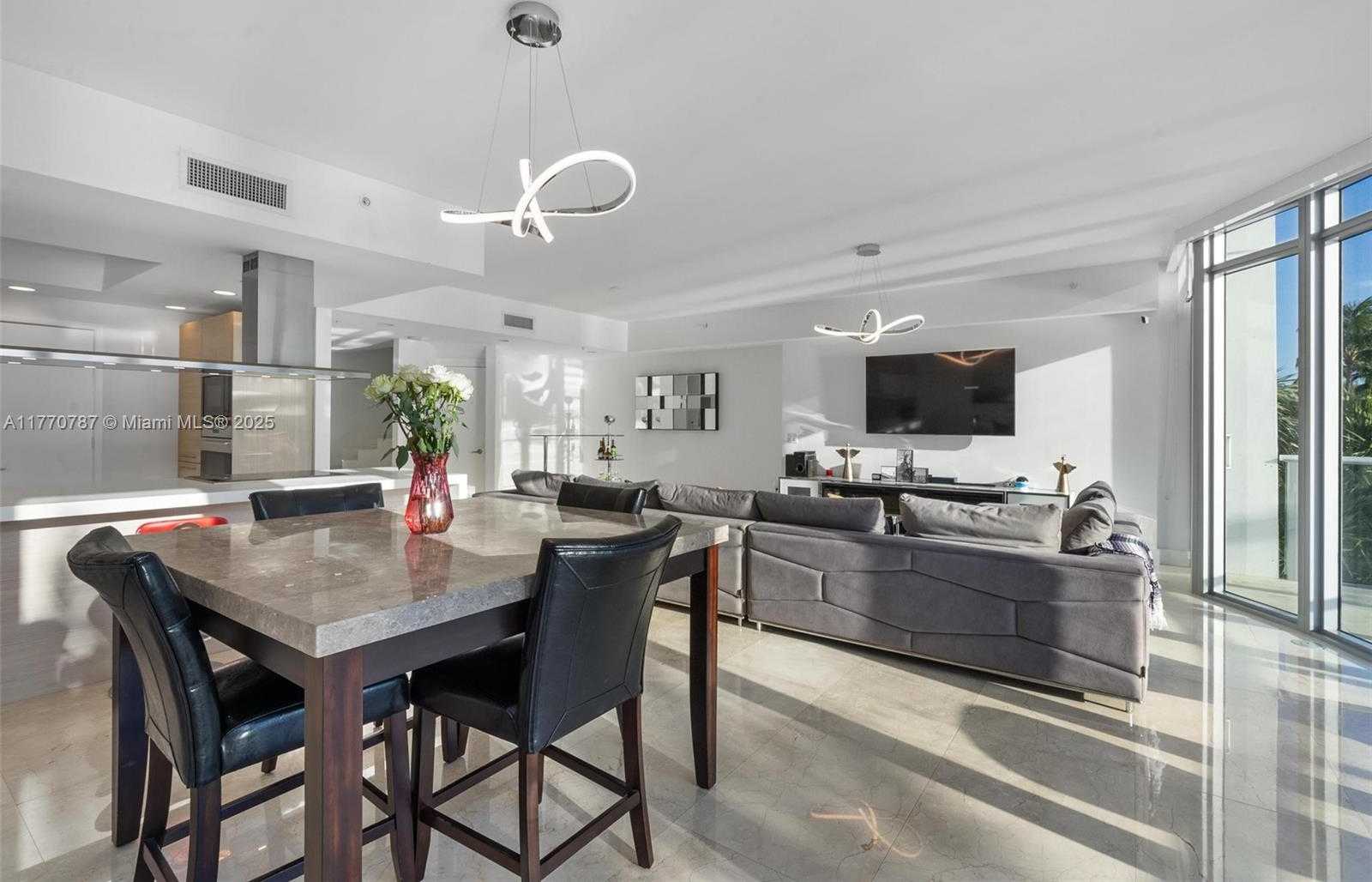 Small Image of 17301 BISCAYNE BLVD #211, North Miami Beach Number 5
