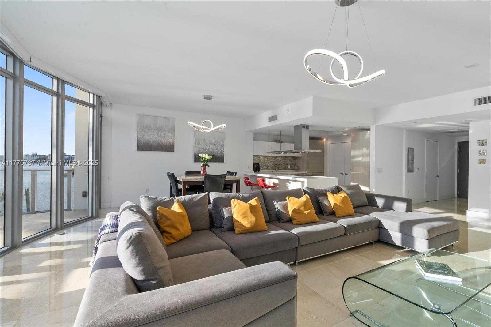 Small Image of 17301 BISCAYNE BLVD #211, North Miami Beach Number 6