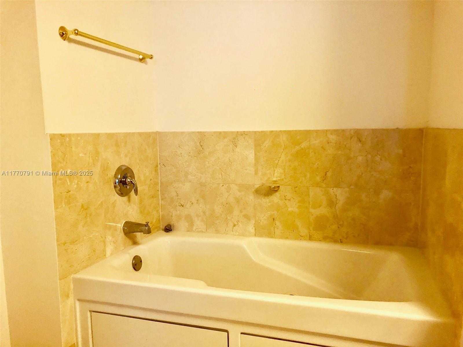 Small Image of 1800 NORTH BAYSHORE DR #1611, Miami Number 3
