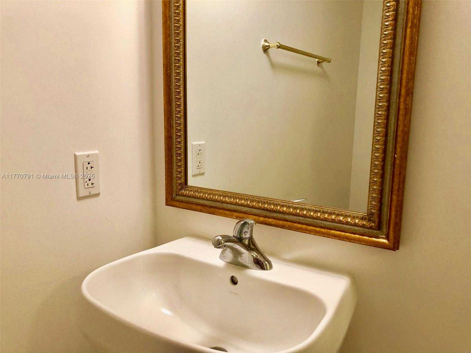 Small Image of 1800 NORTH BAYSHORE DR #1611, Miami Number 5
