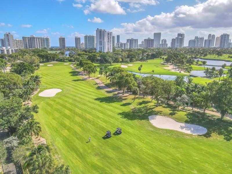 Small Image of 20301 WEST COUNTRY CLUB DR #2622, Aventura Number 4
