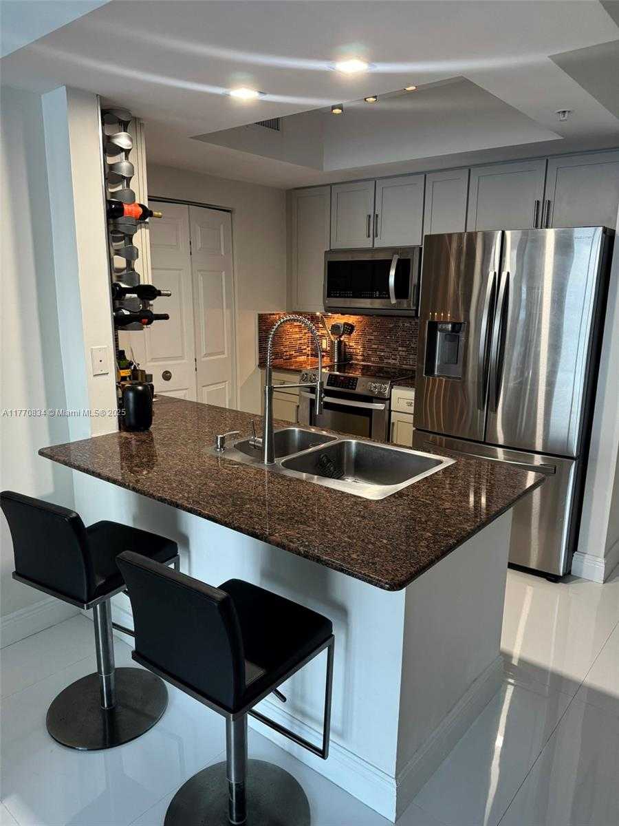Small Image of 2000 NORTH BAYSHORE DR #616, Miami Number 9