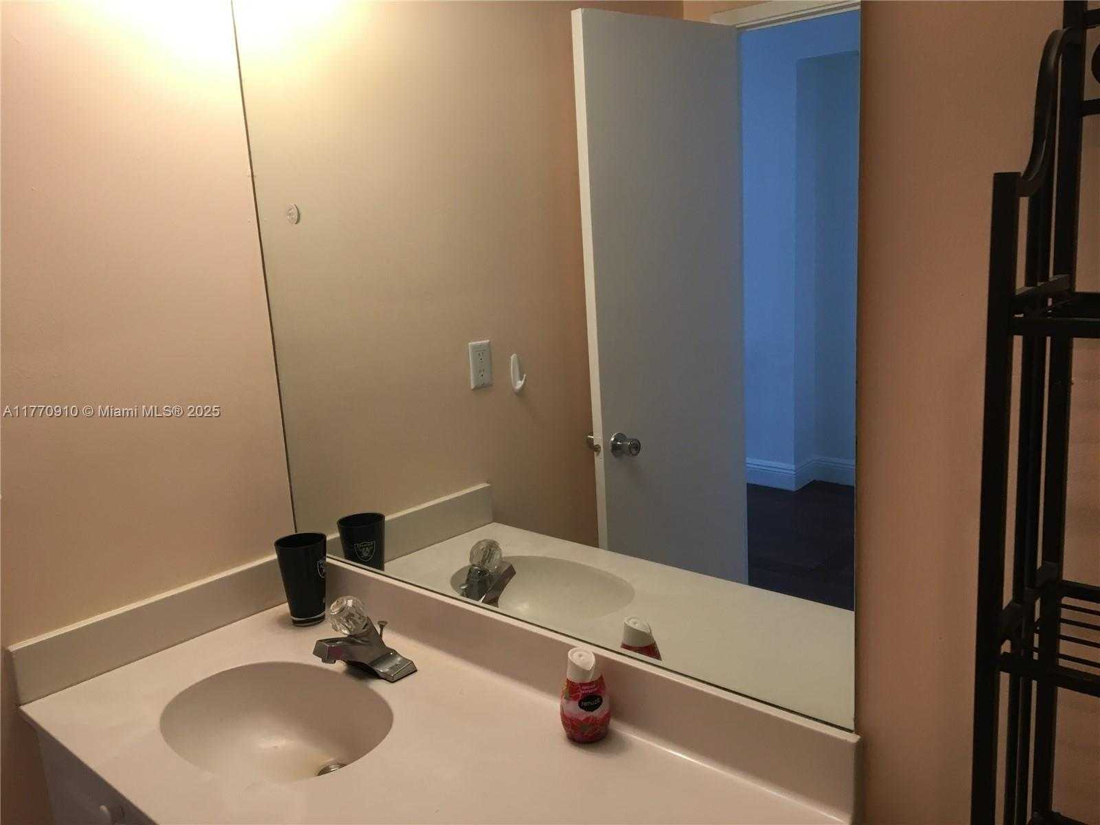 Small Image of 19390 COLLINS AVE #1423, Sunny Isles Beach Number 20